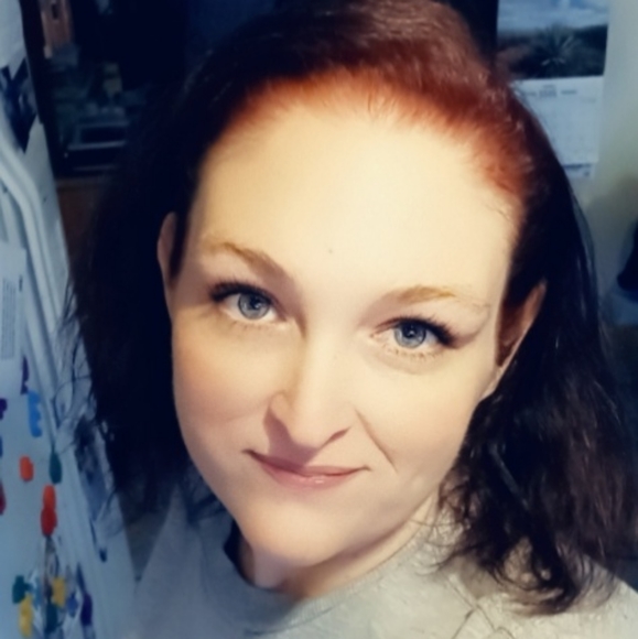 Meet your Posher, Kari - Picture 2 of 2